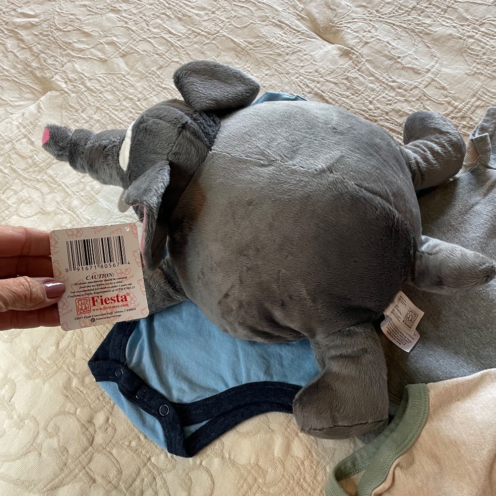 🎁 3-6 mo. Boy Onesie & toy bundle - Picture 6 of 7